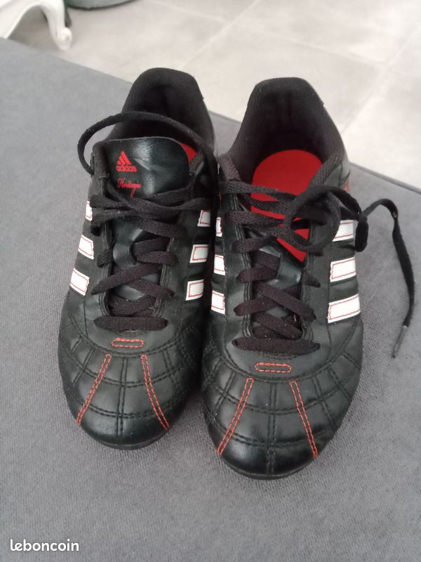 Chaussures crampons football (image 1)