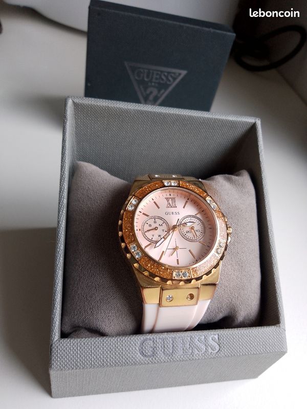 Montre Guess Femme – Modèle 3 En 1 – Boîte Cuir – Neuve Avec étiquettes – Mouvement Quartz – Cadran Ronde – Bracelet Cuir