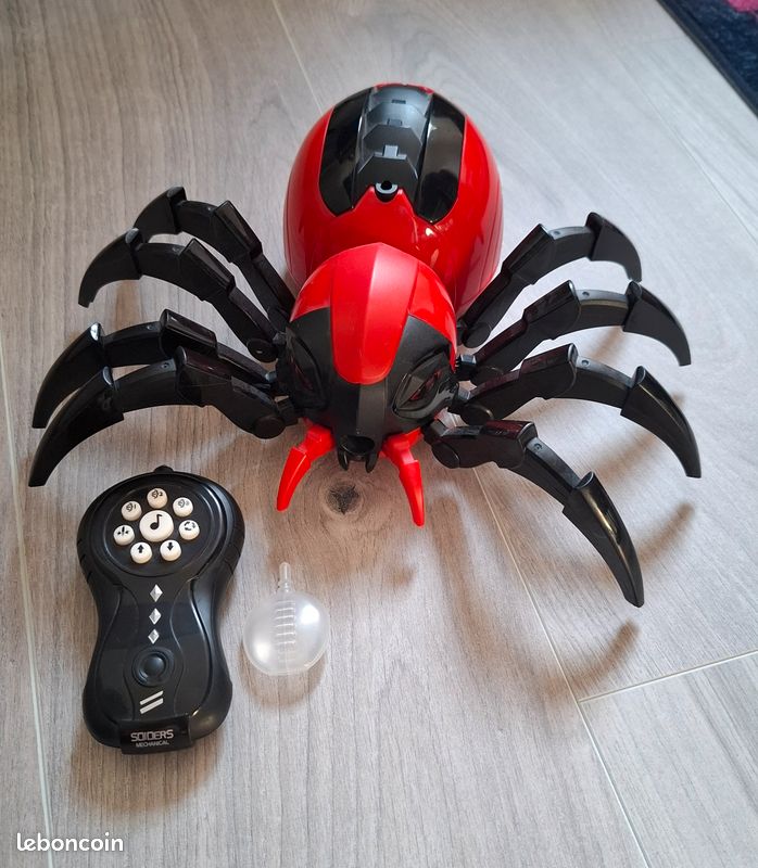 Araignée Télécommandée avec Effets Lumineux et Pulvérisation – Mario Toys