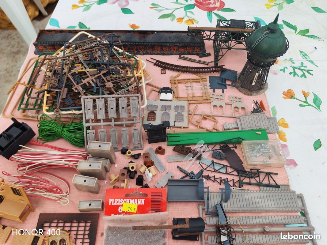 Gros Lots de pièces détachées pour train miniature ho marque flecheman jouef et autres marques (image 1)