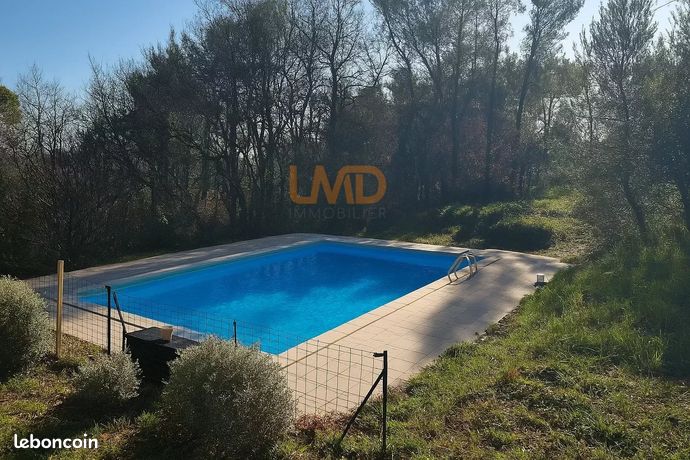 https://img.leboncoin.fr/api/v1/lbcpb1/images/0a/3b/77/0a3b773ef50592d1106760de9cd53401b88ed037.jpg?rule=ad-image