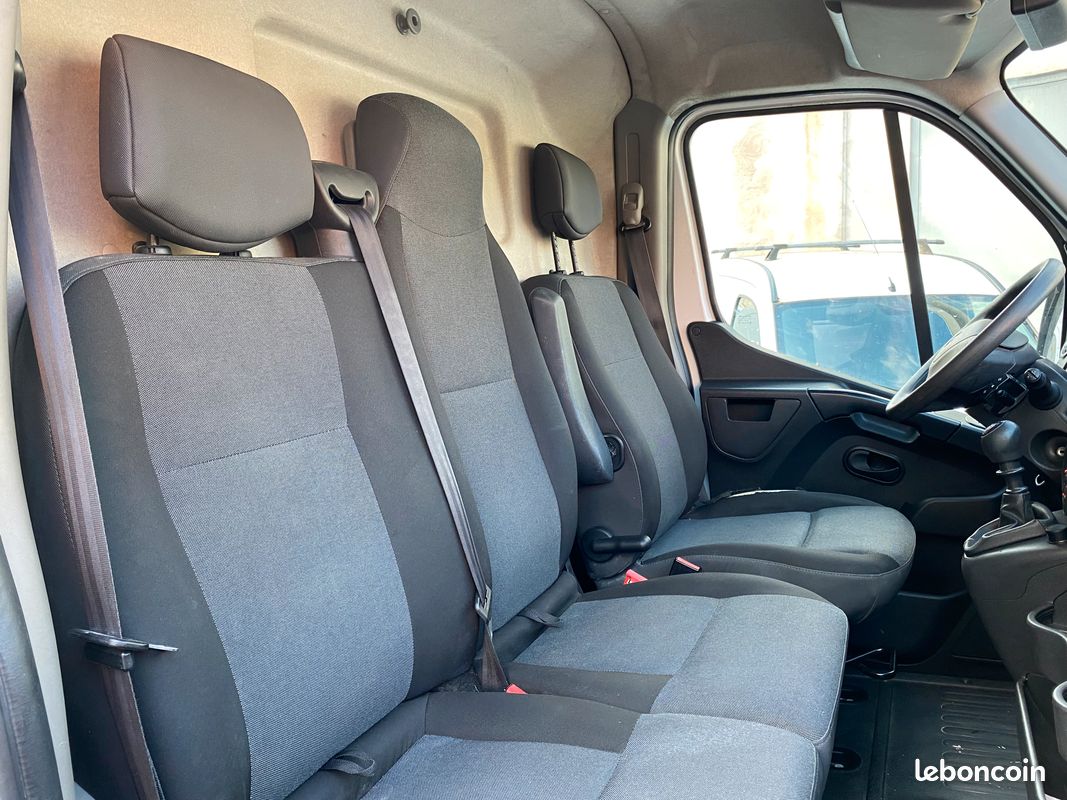 RENAULT MASTER 3 III F3300 L2 H2 Grand Confort 2L3 DCI 145 ch Galerie GPS chaîne de distribution 2019 Attelage (image 8)