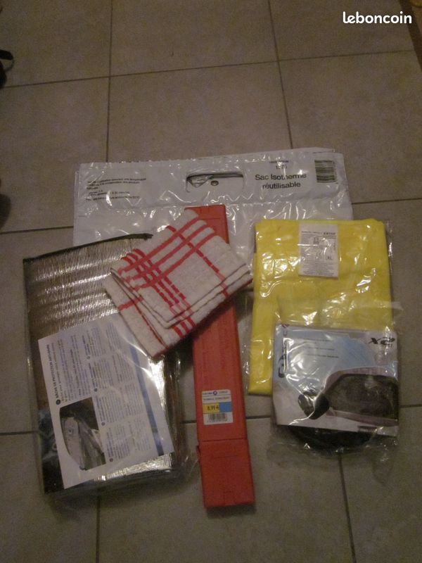 Accessoires auto + cadeau - Kit jeune conducteur (neuf jamais utilisé) (image 1)