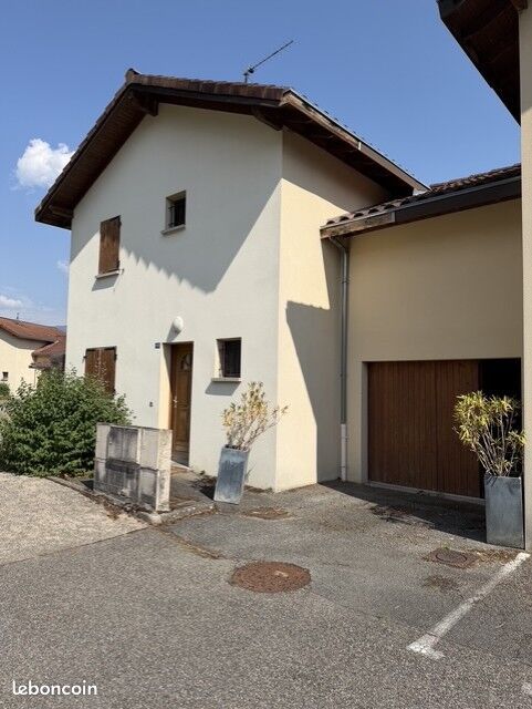 Maison 4 pièces 97 m² · à Crolles · 97 m² · 1 079 €