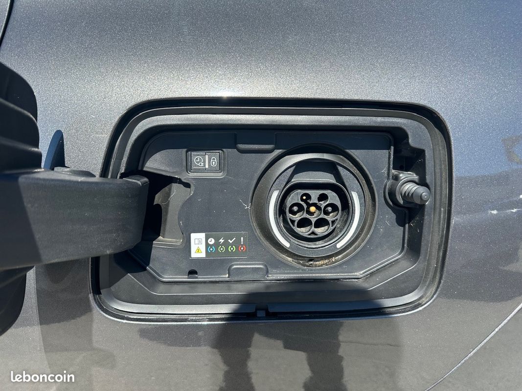 Citroën C5 AIRCROSS C-Series 1.6 225 Plug in Hybrid Rechargeable e-EAT8 Boîte auto {ATTELAGE - CAMERA - CLIM - CARPLAY} (image 16)