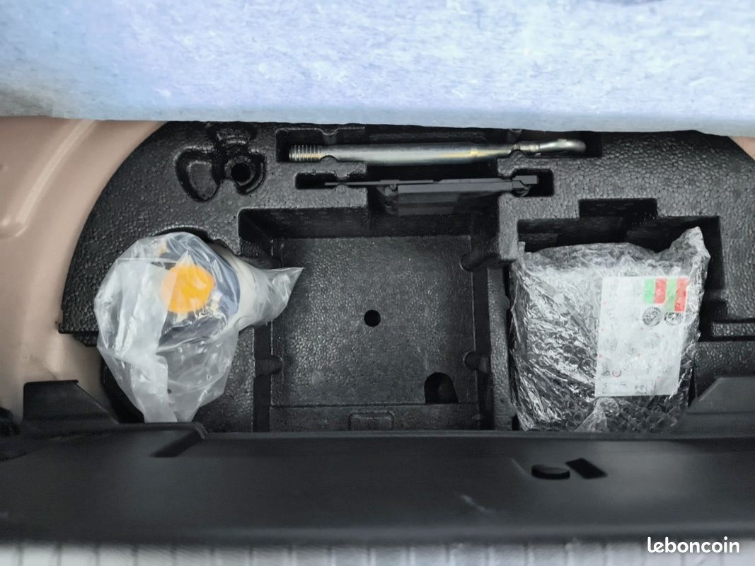 PEUGEOT 208 Electrique 50 kWh 136ch Style (image 16)