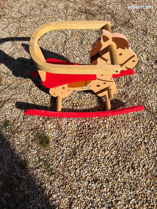 Cheval à bascule (image 1)