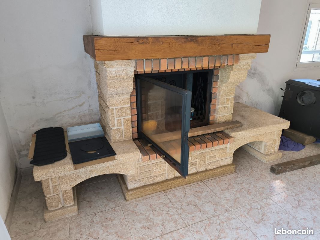 Urgent Cheminée pierre d Uzès avec insert (image 2)