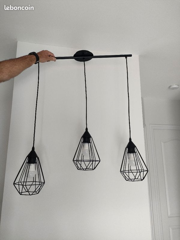 Lustre trois lampes (image 1)