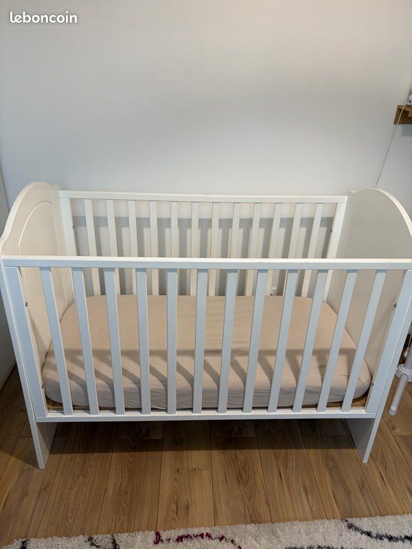 Lit bébé (image 1)