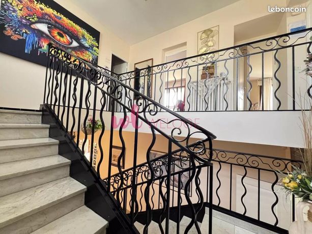 Villa 7 pièces 233 m² — 13