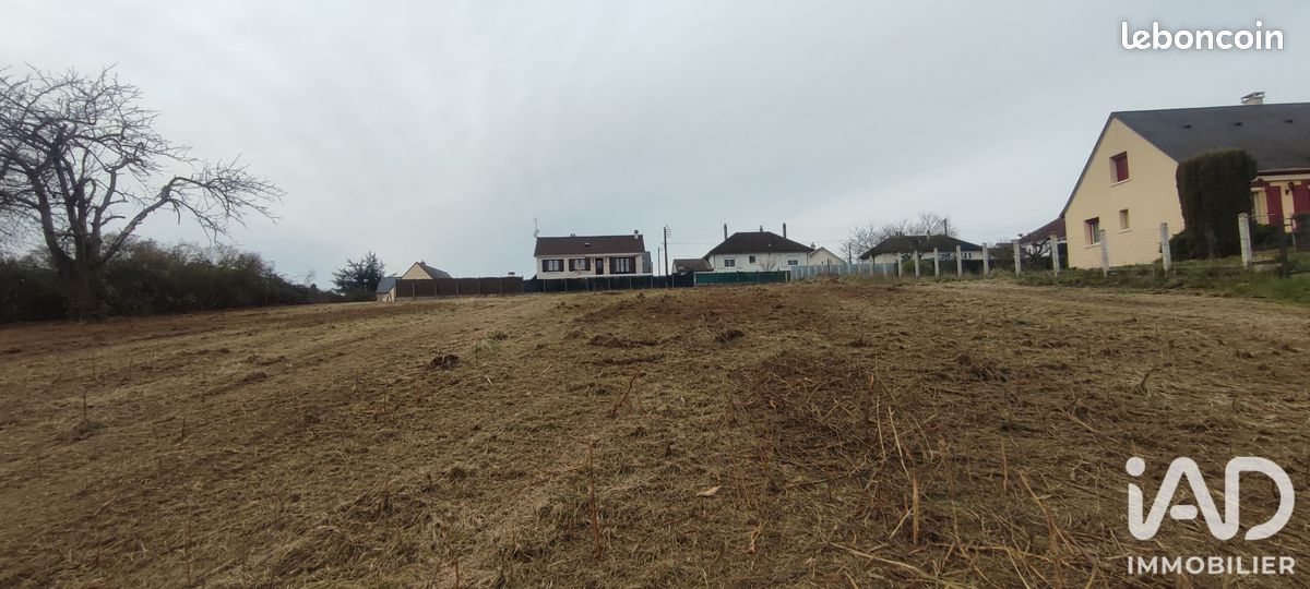 Terrain 2177 m² · à Montval-sur-Loir · 2 177 m² · 19 900 €