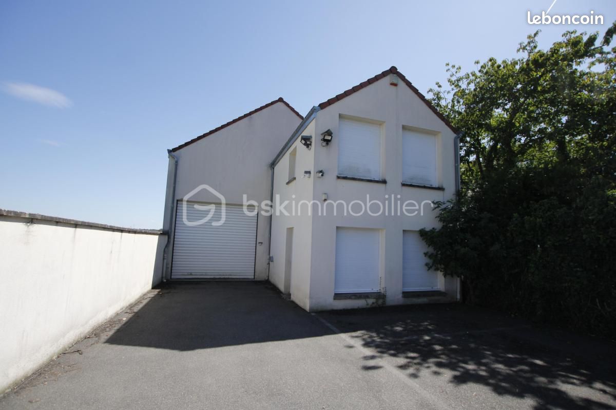Immeuble 5 pièces 195 m² · à Vaux-le-Pénil · 195 m² · 360 000 €