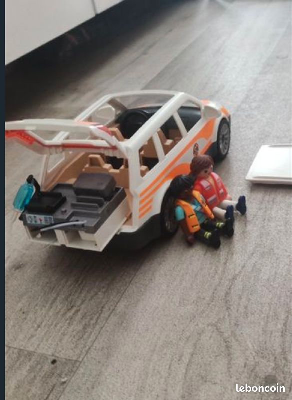 Ambulance Playmobil (image 1)