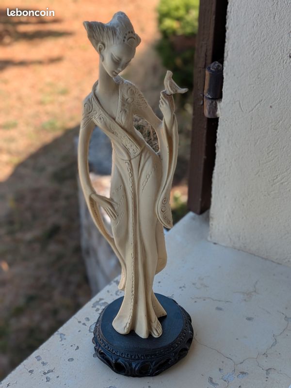 Statuette décorative (image 1)
