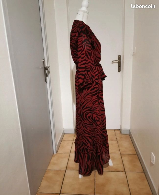 Robe longue ba&sh taille rouge foncé et noire Vêtements