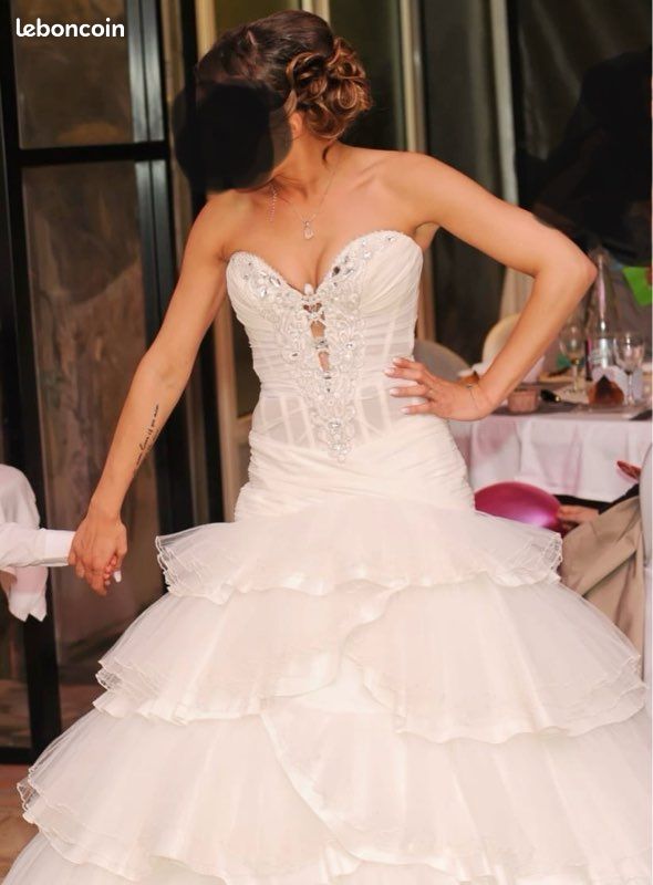 Robe de mariée modèle Fergie OKSANA MUKHA Vêtements