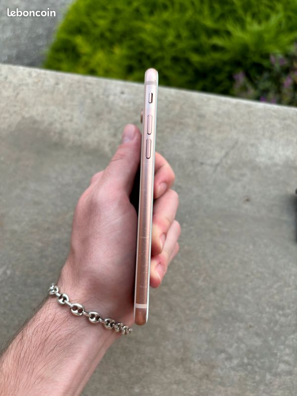 IPhone 8 rose doré (image 3)