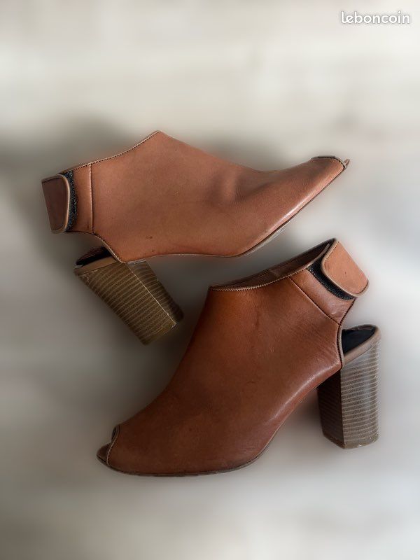 Chaussures en cuir marron à talons (image 1)