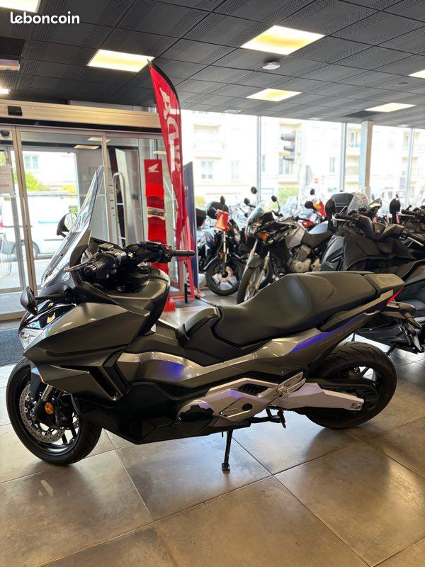 Honda Forza 750 Gris – 2023 | 8 590 km | Garantie constructeur jusqu’en 2028 (image 5)