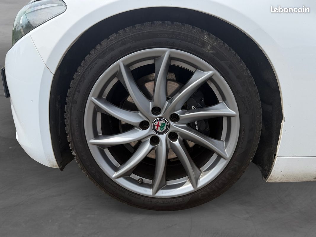 ALFA ROMEO GIULIA 2.2 JTD 180 LUSSO AT 180Ch Garantie 12 mois (image 17)