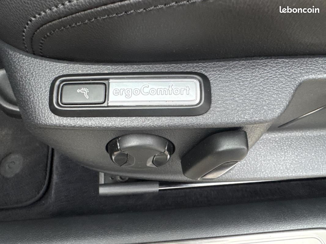 Volkswagen Passat SW Highline 1.4 TSI 150 ch / Virtual Cockpit Toit panoramique Caméra LED (image 15)