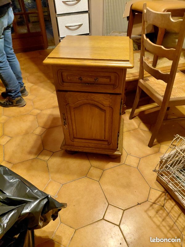 Table de nuit (image 1)