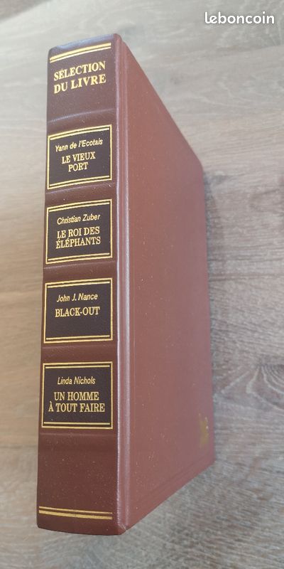 4 livres : Le vieux port / Le roi des éléphants / Black out / Un homme à tout faire (image 2)