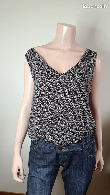 Blouse sans manche fond noir (image 1)