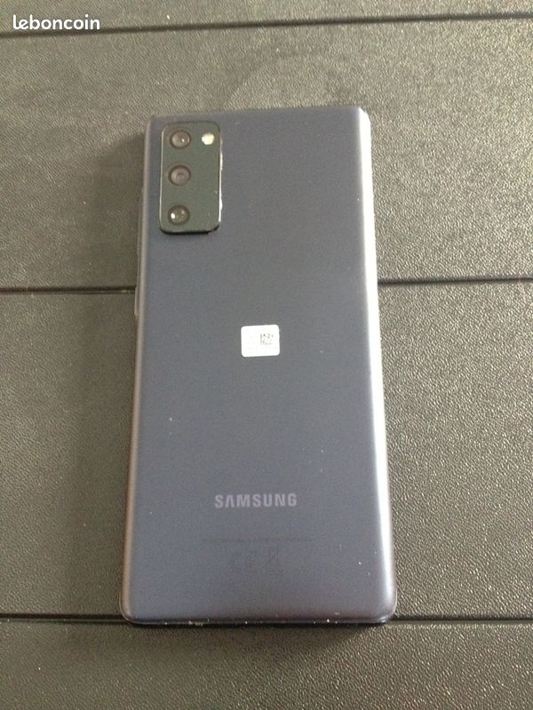 Samsung Galaxy S20 FE (image 3)