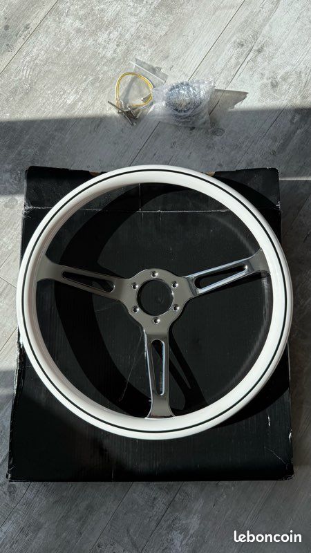 Volant Blanc Drift / Rétro (image 1)