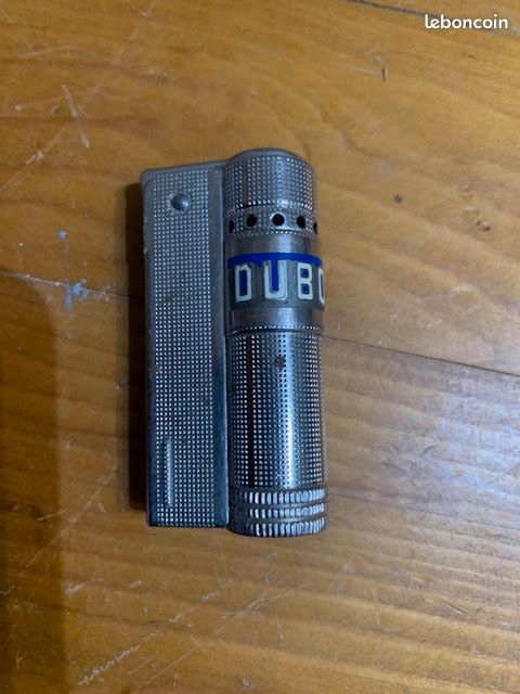 Briquet publicitaire en fer DUBONNET à essence, bar, bistro, café, alcool, tabac, cigarettes, pastis, anis, apéritif, digestif, quinquina, vin, cognac, cigare, alimentaire, champagne, whisky (image 2)