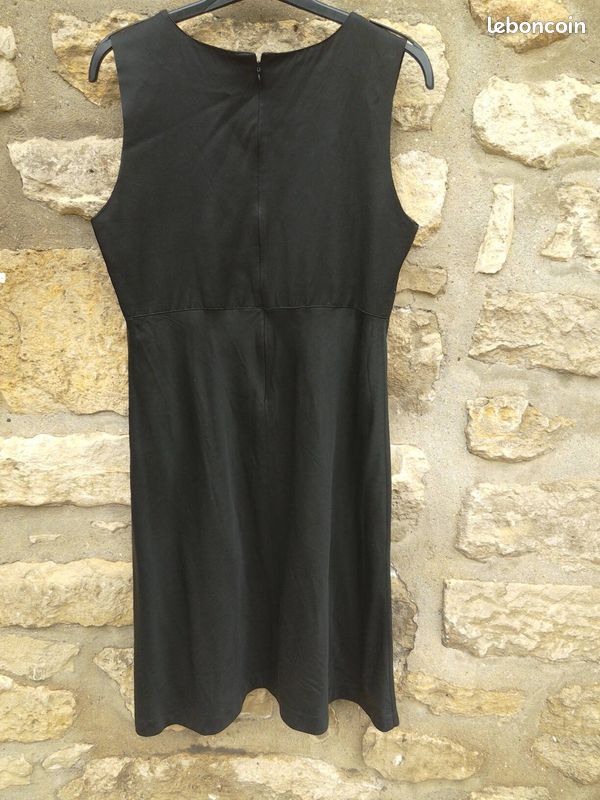Robe noire taille 44 comme un poisson dans l'eau (image 3)