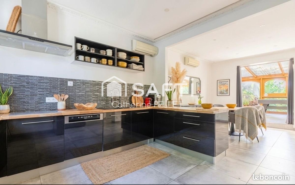 Maison 8 pièces 187 m² · à Villeneuve-le-Roi · 187 m² · 495 000 €
