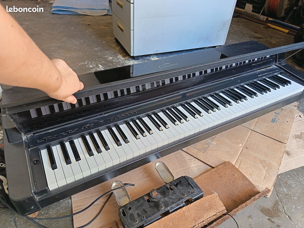 Piano numérique Yamaha Clavinova (bon état général) (image 2)