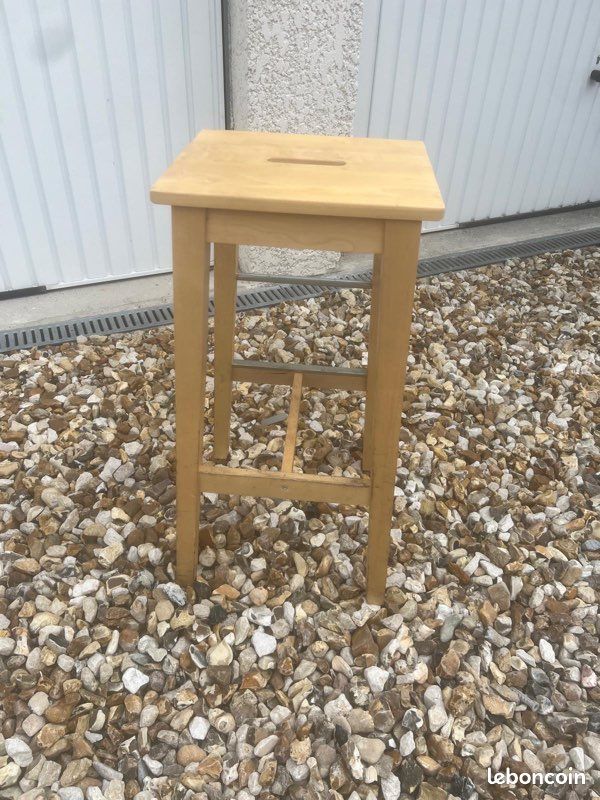 Tabourets en bois – à l’unité ou lot de 8 - solides et pratiques (image 1)