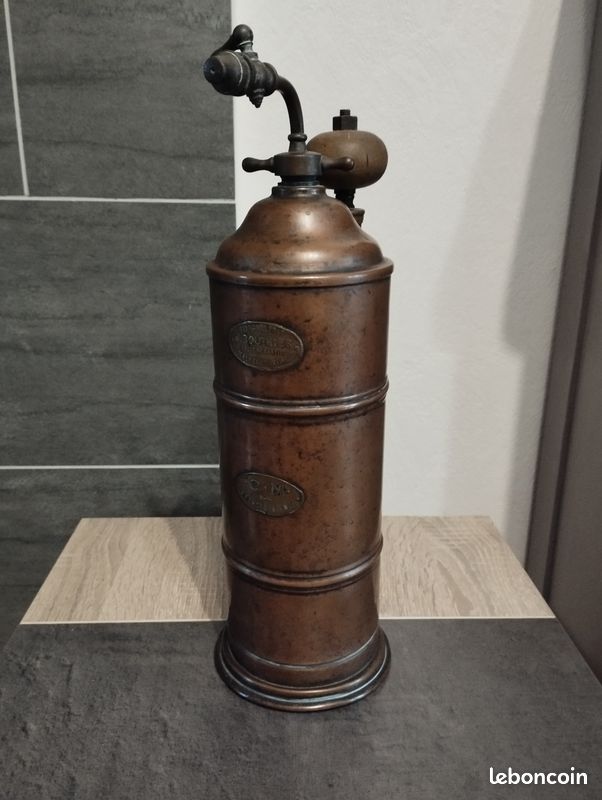 Pulvérisateur très ancien (image 1)