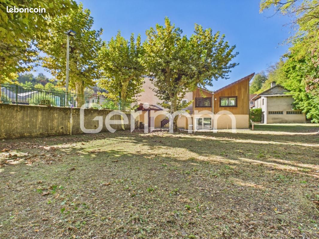 Maison 8 pièces 256 m² · à Saint-Jean-de-Moirans · 256 m² · 315 000 €