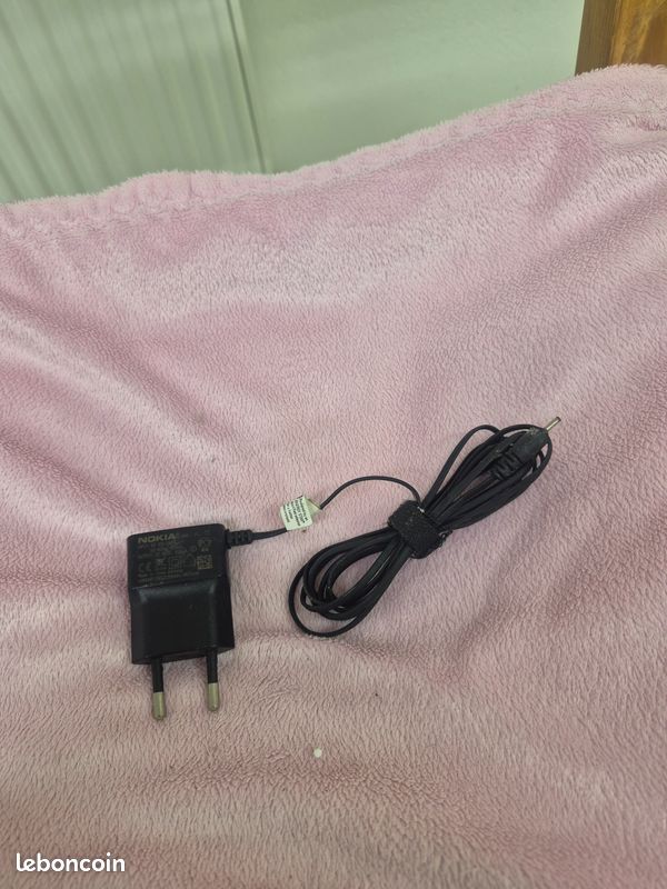 Chargeur Nokia AC-8E Imput 100-240V 50-60Hz