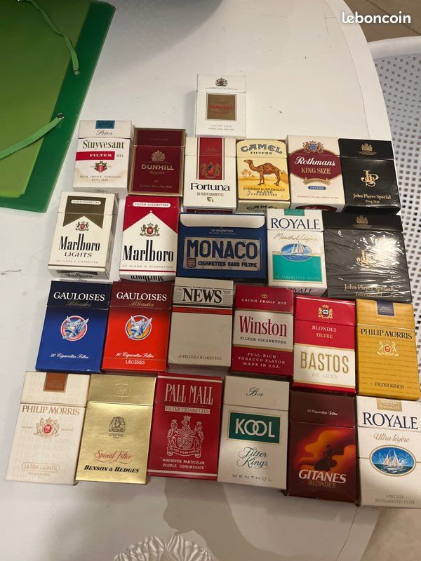 Ancien paquet de cigarettes vides qui peut servir de collection dcoration,  etc - Collection