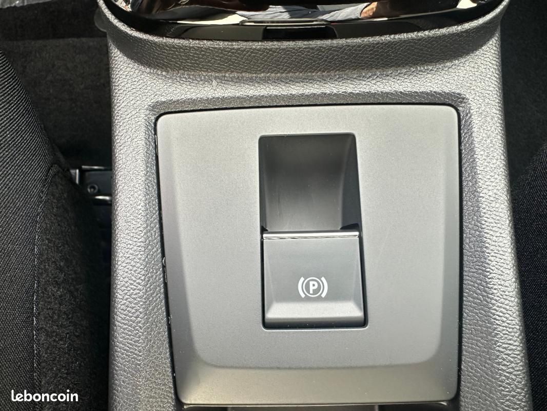 Citroën C3 Aircross Hybride 145 ch Aut Max (image 17)