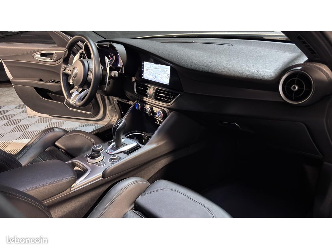 ALFA ROMEO GIULIA 2.2 D 190ch BVA - Gris Lunaire - 1ère Main (image 10)