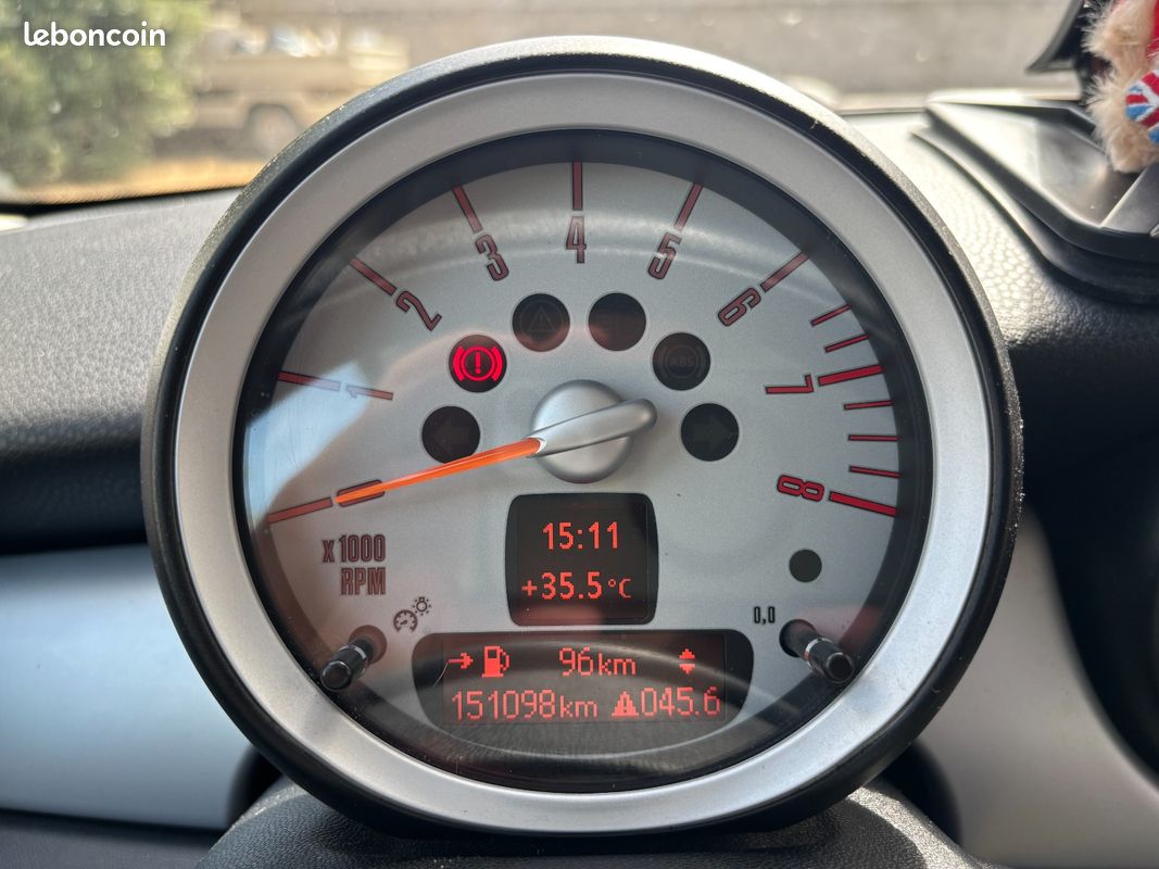 MINI HATCH R56 1.6i - 75 One (image 13)