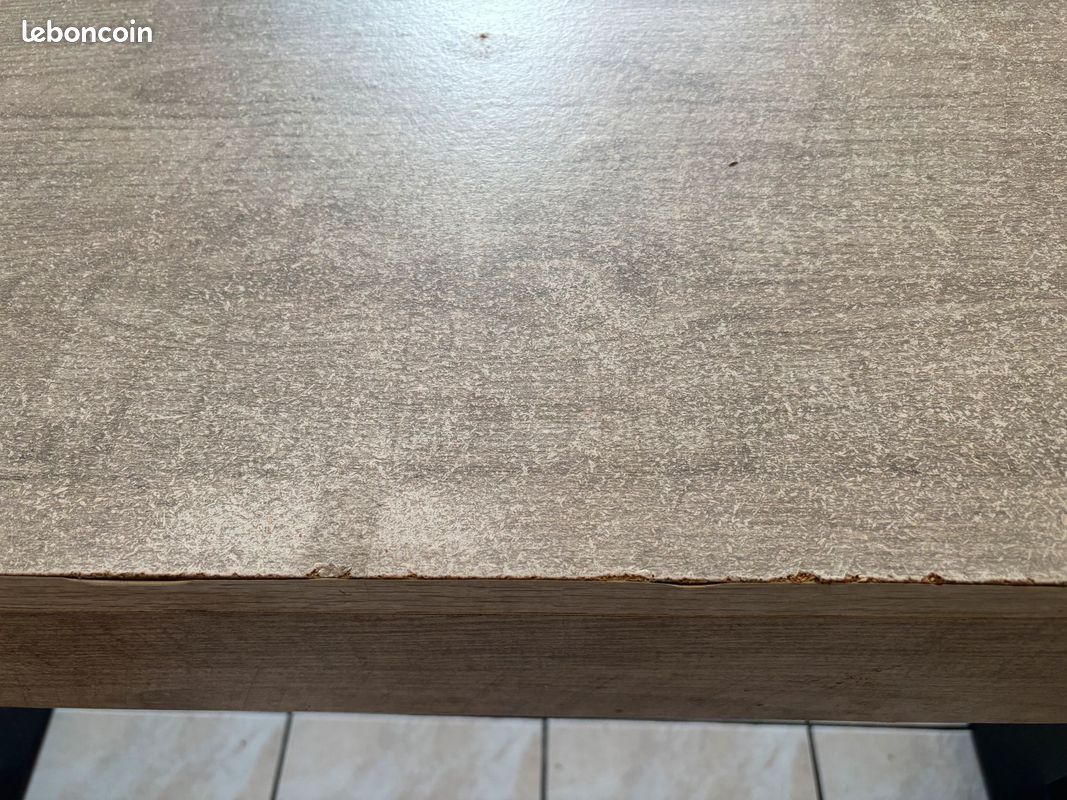 Table (image 3)