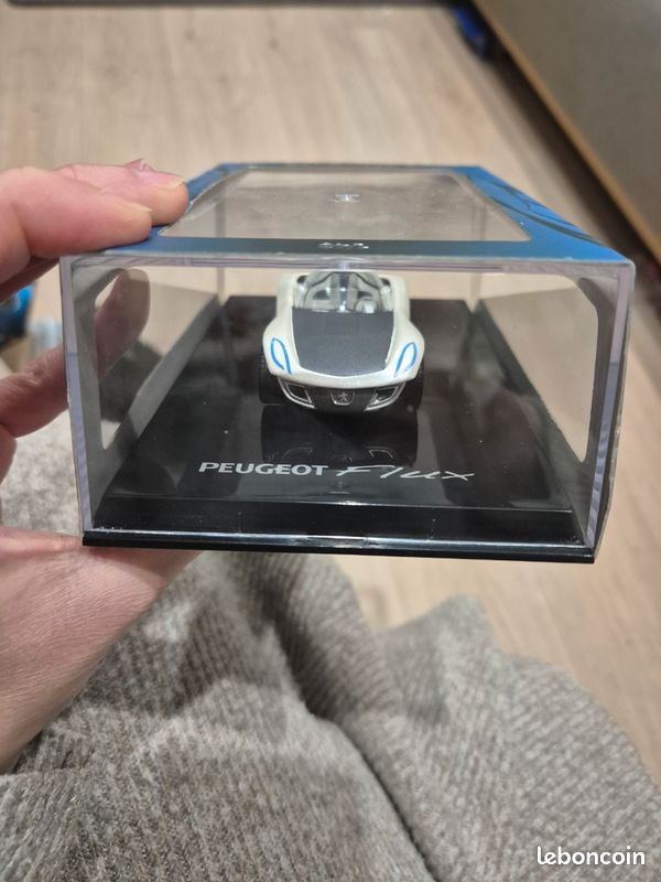 Peugeot Flux Miniature Provence Moulage 1/43 – Prototype Nacré/noir – Résine – Boîté