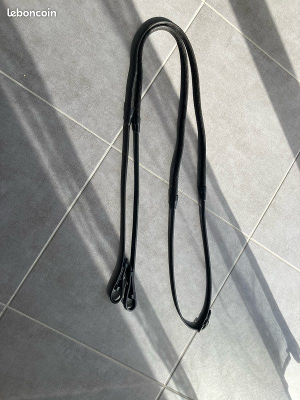 Rênes noires (image 1)