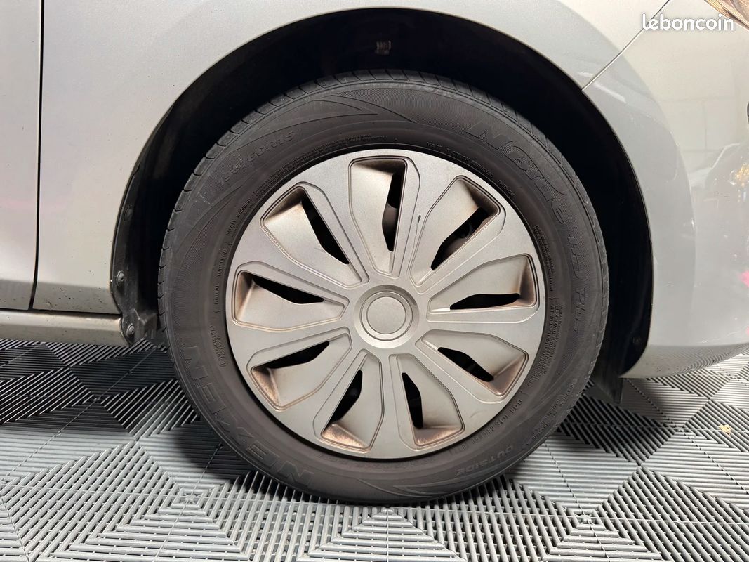 Ford FIESTA 1.0 ECOBOOST 100CH TREND 5P - APPLE CARPLAY / ATTELAGE / RADARS DE RECUL (image 15)