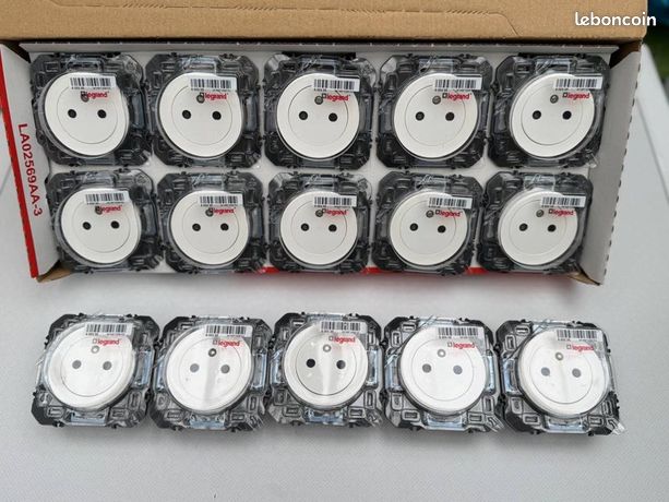 Lot De 10 Prises Triples Legrand - Neuves, Installation électrique