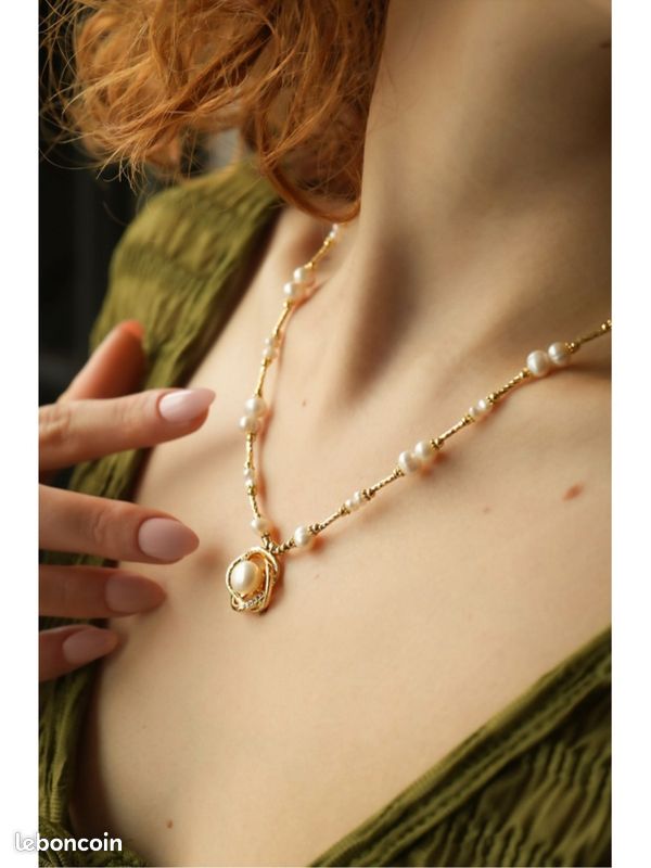 Collier métal doré et perles de culture (image 1)
