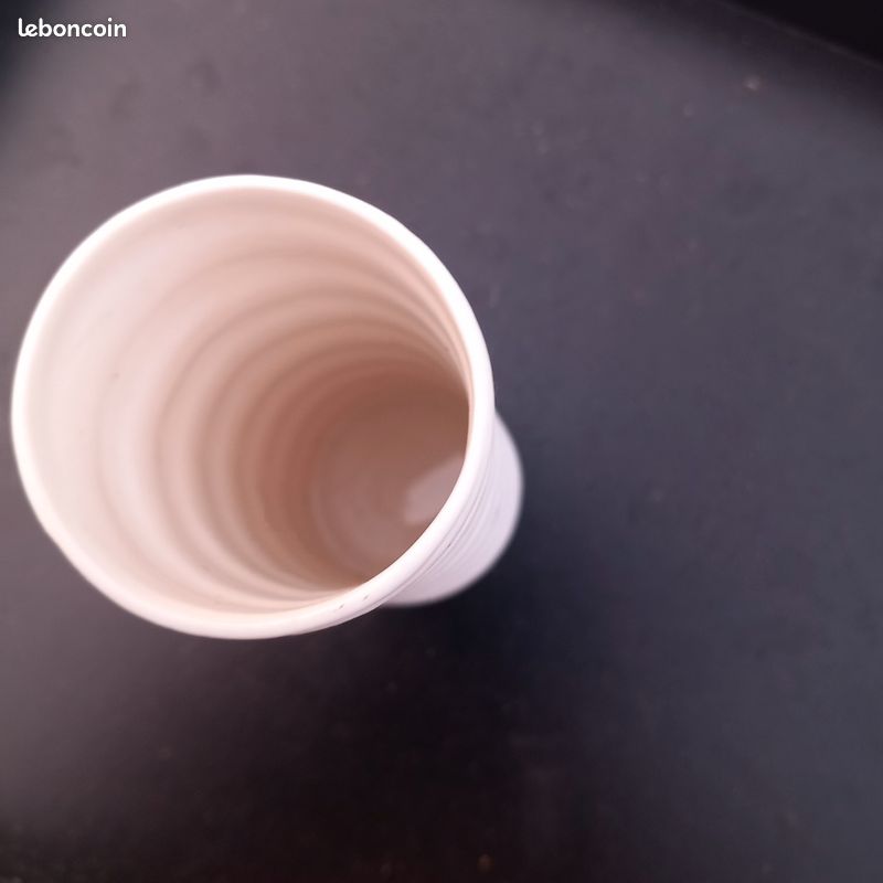 Petit vase en céramique - (image 5)